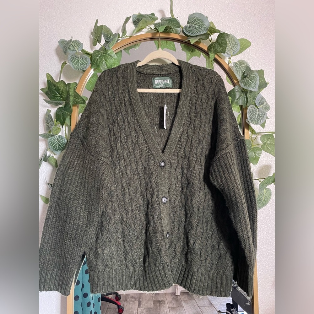 BNWT American Eagle knit button sweater cardigan size L deep green